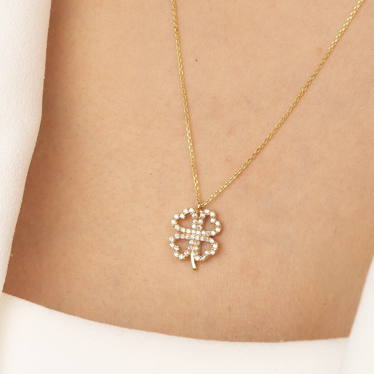 Kalp Yonca Altın Kolye