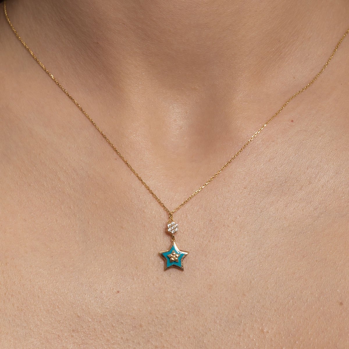 8 Ayar Altın Mineli Yıldız Kolye