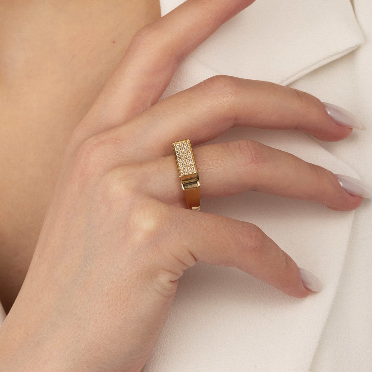 Zirkon Tasarim Altın Yüzük