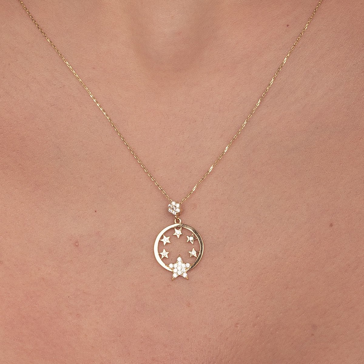 Desenli Yıldızlar Altın Kolye