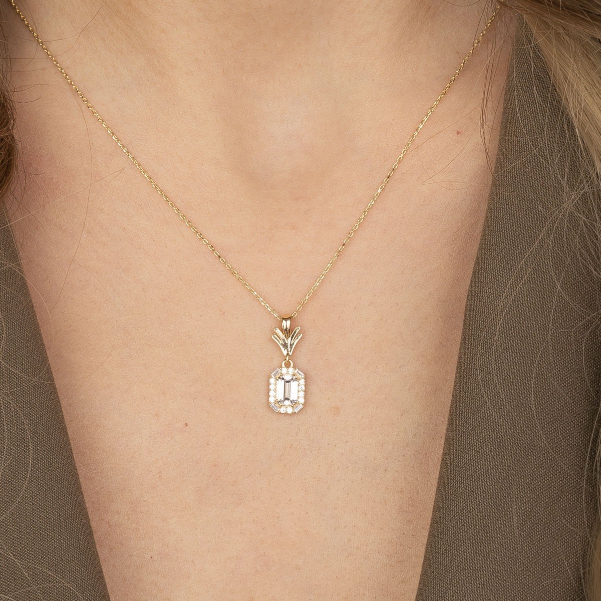 Zarif Tasarım Baget Altın Kolye