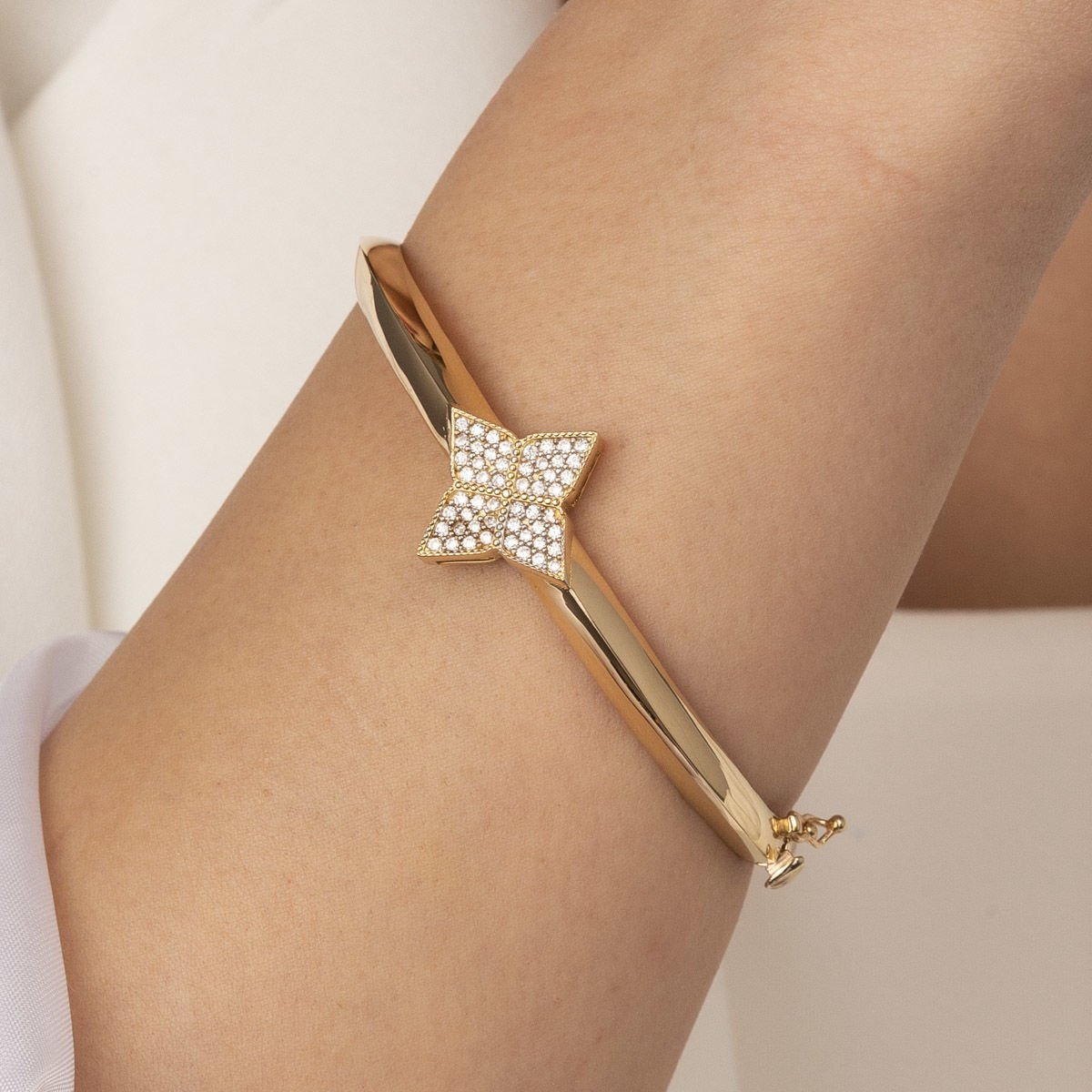 Taşlı Yıldız Altın Kelepçe Bileklik