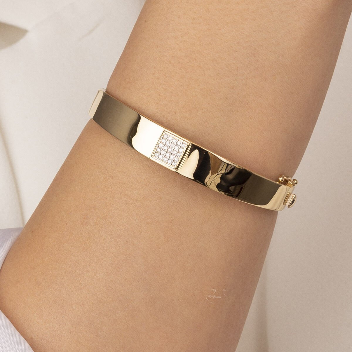 Zirkon Taşlı Altın Kelepçe Bileklik