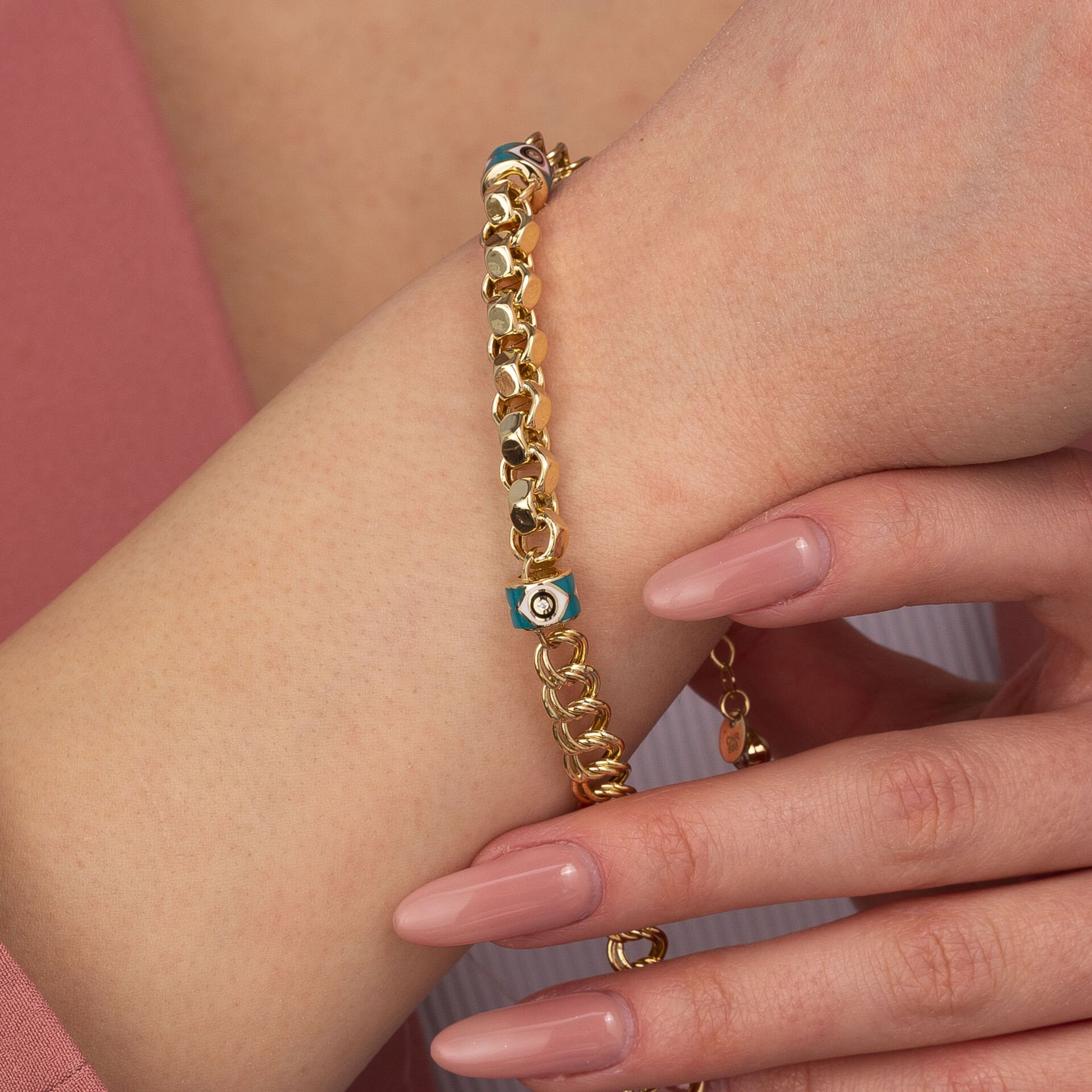 Mineli Somun Detay Altın Bileklik