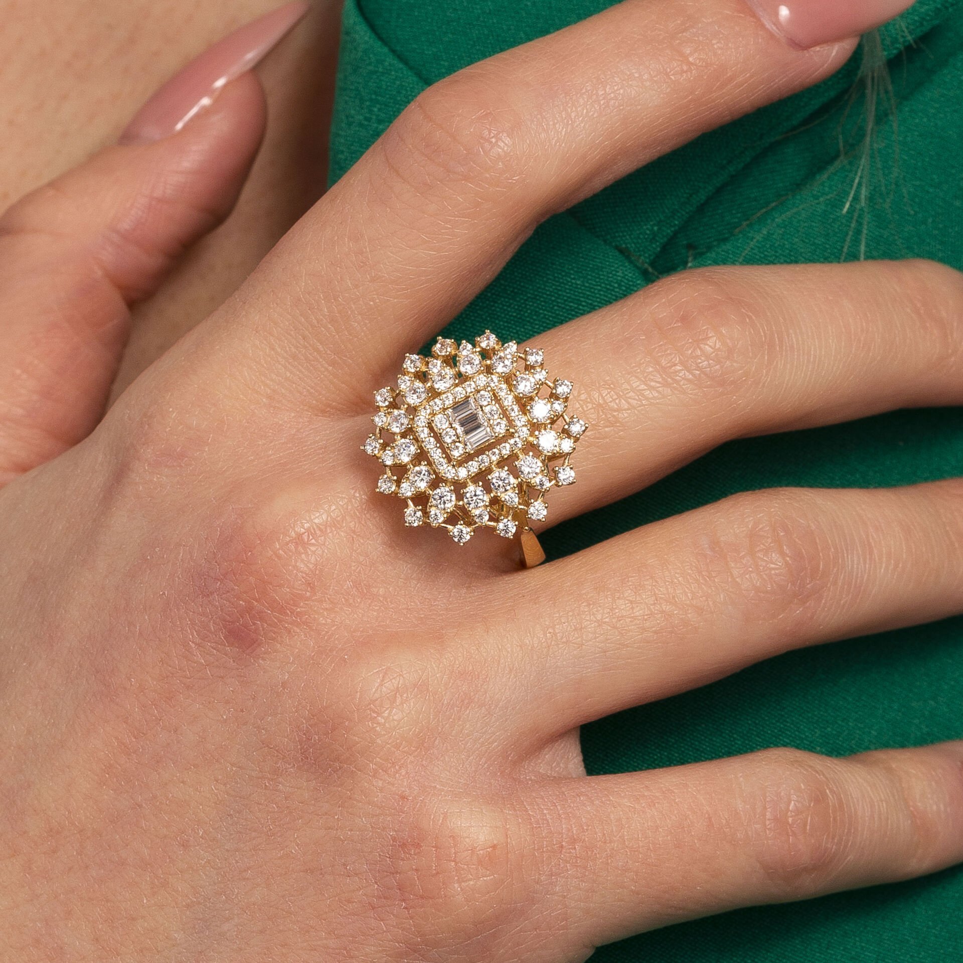 Çiçek Baget Altın Yüzük